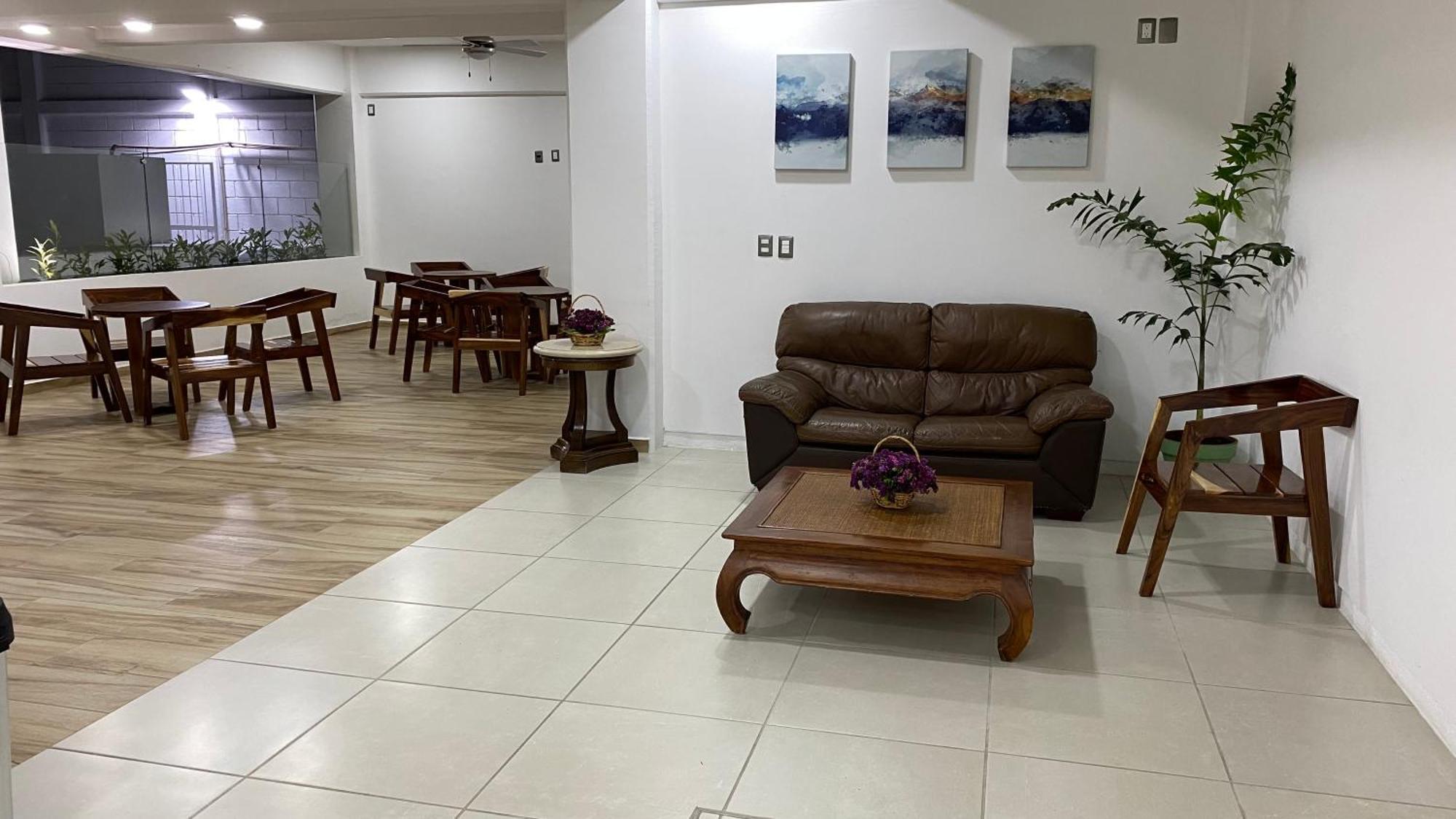 Hotel Santa Fe 图斯特拉古铁雷斯 外观 照片