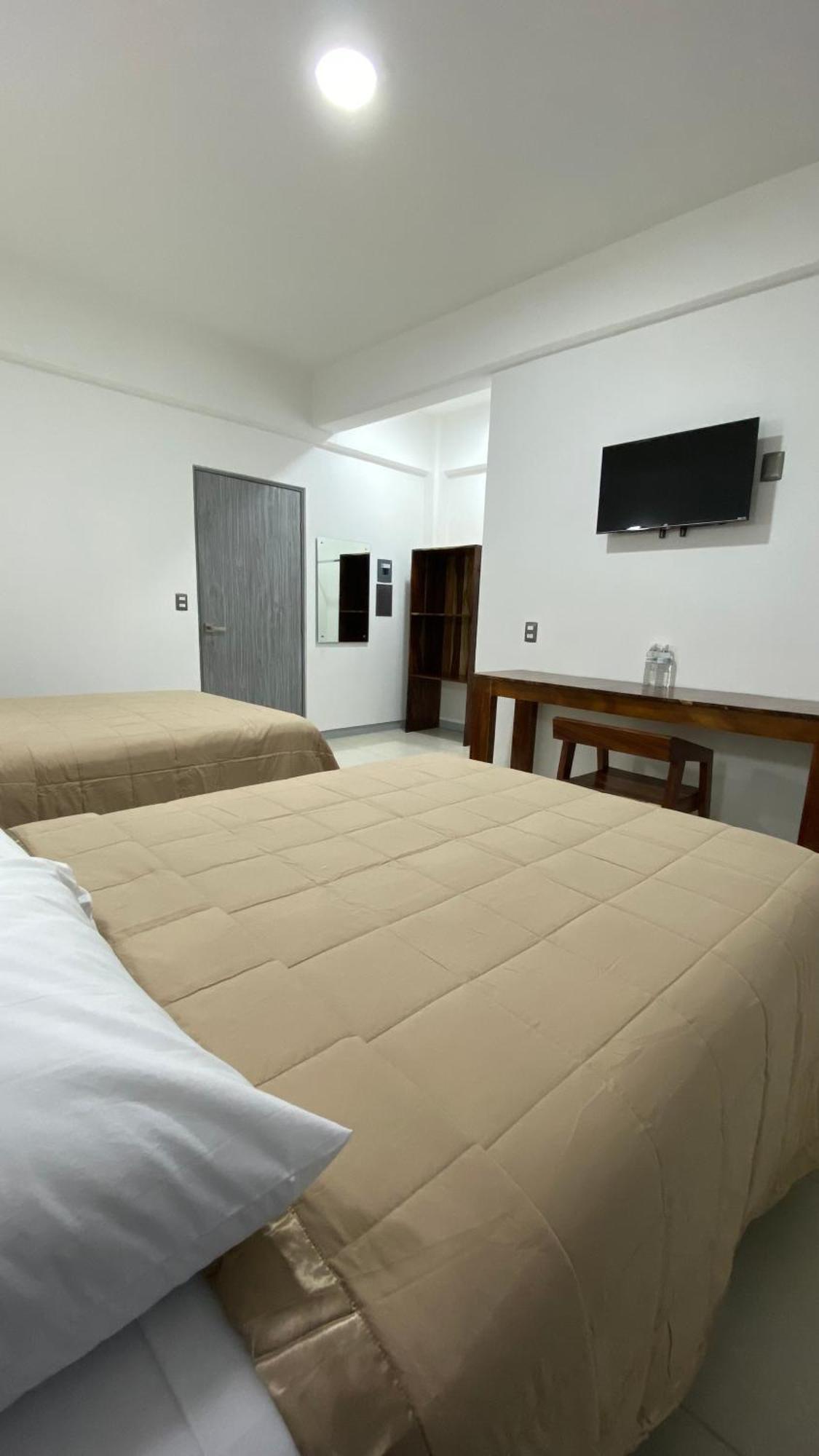 Hotel Santa Fe 图斯特拉古铁雷斯 外观 照片